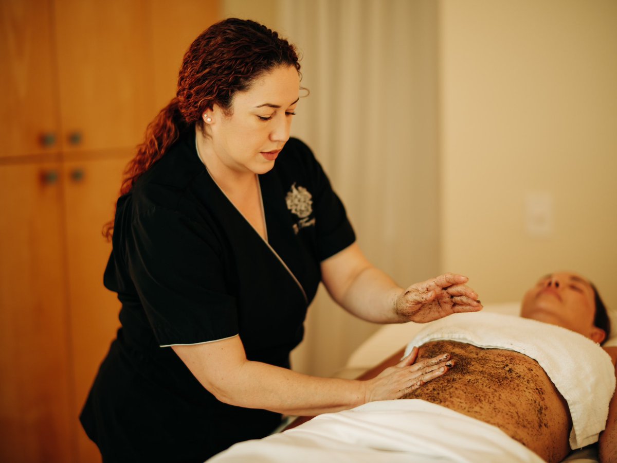 TrumpDoral's tweet image. 🍂✨ As the seasons shift, elevate your well-being. Fall is the perfect time to indulge in a luxurious spa experience designed to restore balance and beauty. Book bit.ly/4ouB4Ai