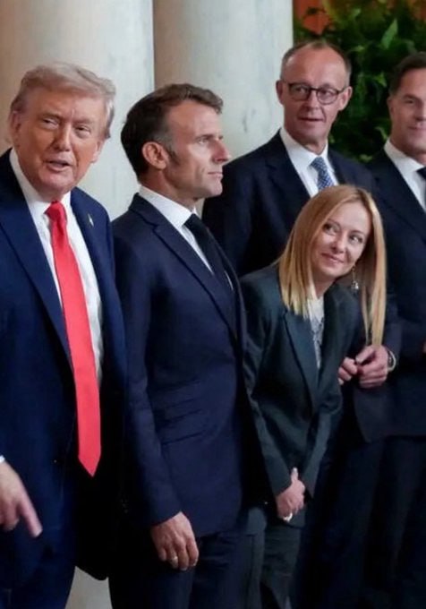 WakeUpPatriott's tweet photo. 🚨Give me a Thumbs-Up👍, if you love how the Prime Minister of Italy looks at President Trump ❤️ https://t.co/vUMHn6qfr7