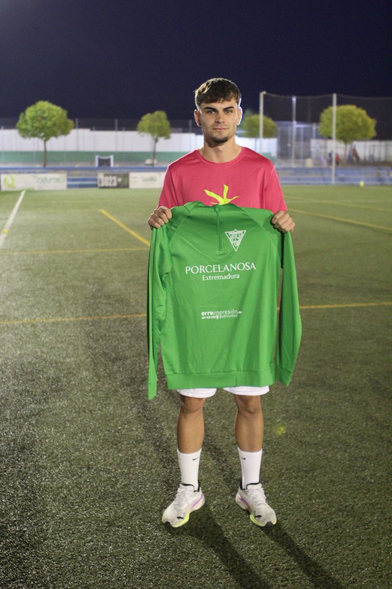 El <a href="/CCalamonte/">CD Calamonte</a> Quiere agradecer a la empresa <a href="/Porcelanosa_es/">Porcelanosa</a> el patrocinio de estas preciosas sudaderas que la plantilla de <a href="/cubi23/">manuel verdejo ruiz</a> van a lucir por toda Extremadura. 

Gracias seguimos creciendo 
#yosoycalamonte