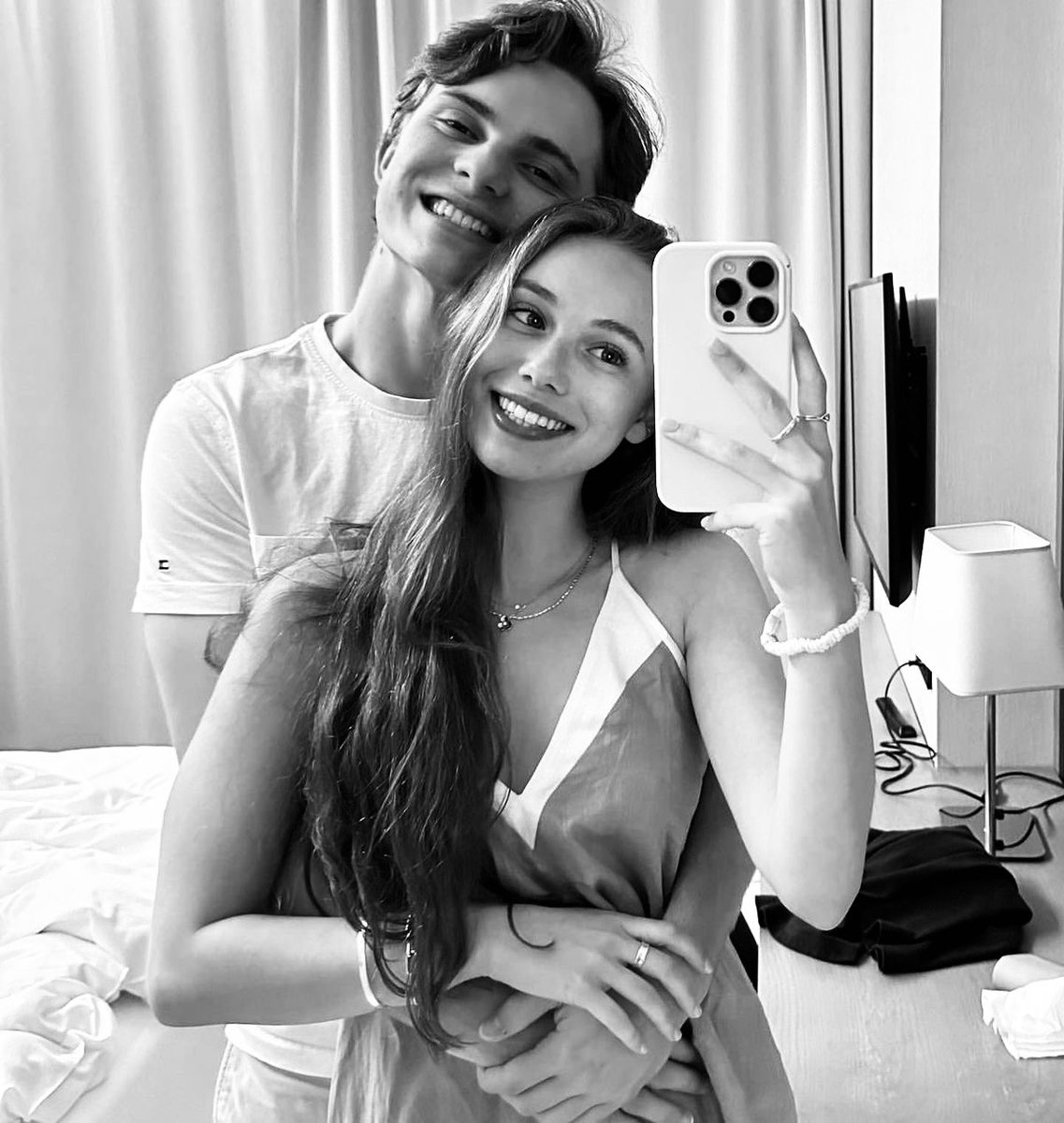 ⠀
⠀
       ⠀⠀₍  *  ☆  ·   𝗴𝗼𝗹𝖽𝖾𝐧  𝒃𝗼𝗒  ˎ˗
⠀
⠀⠀⠀