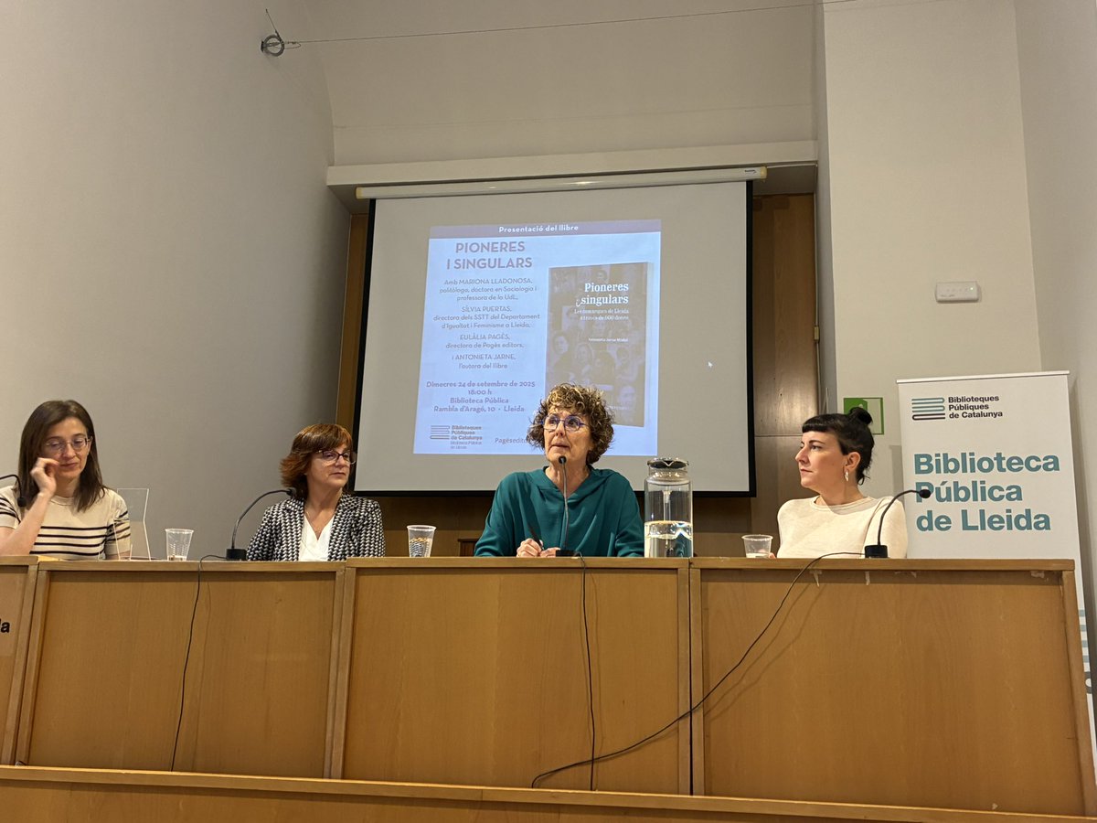 Brillant #AntonietaJarne en la presentació a la <a href="/bplleida/">Biblioteca P. Lleida</a> del seu darrer llibre, “Pioneres i singulars”, una laboriosa recopilació de 600 dones de les terres de Ponent que han estat referents en diferents àmbits.
Us sorprendrà!
🔝🔝🔝