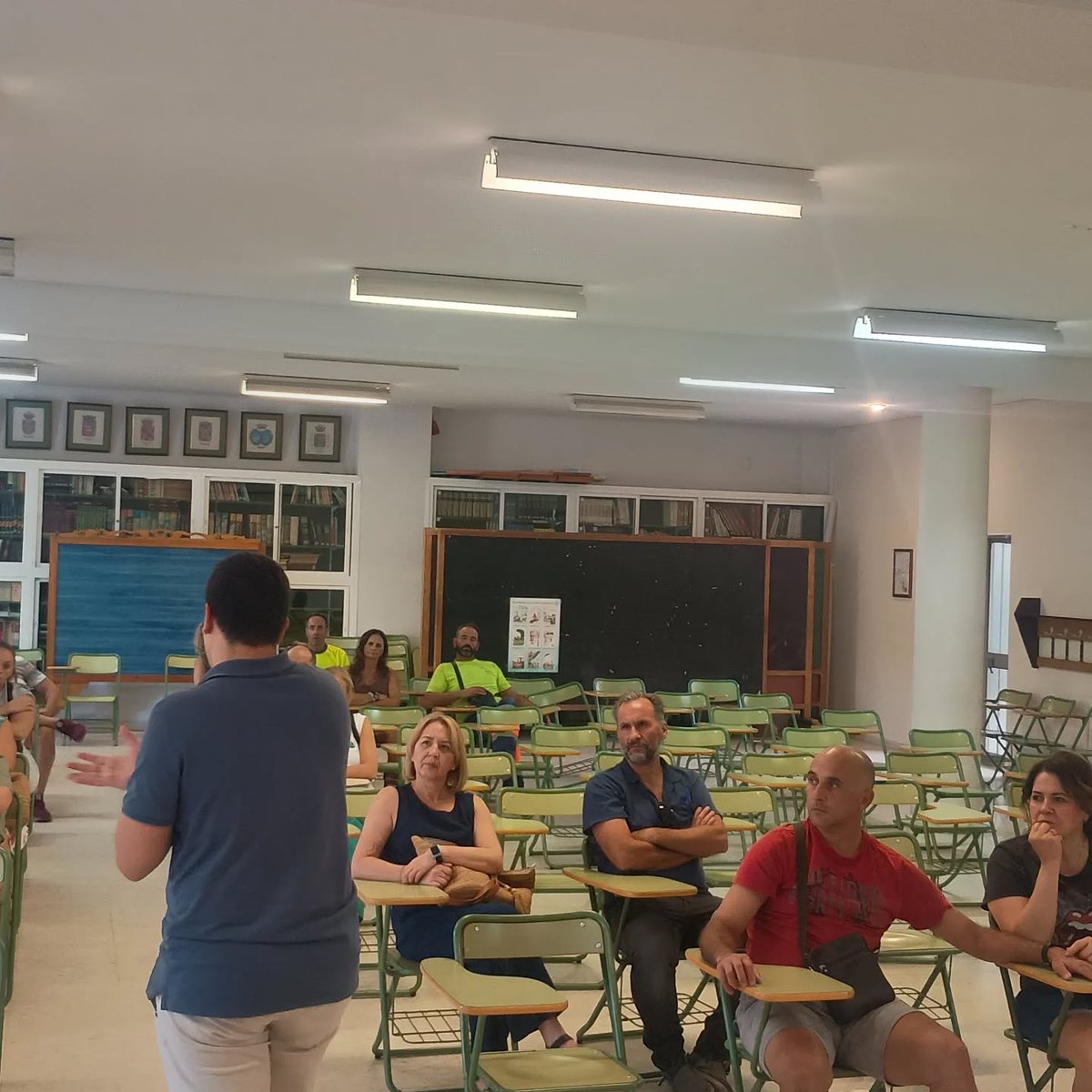 SanJoseMalaga's tweet image. #FP - Recibidas las familias de FP Grado Básico y 1º FP Grado Medio en el salón de actos.

La directora académica y el jefe de estudios de la etapa presentaron el curso ante las familias.

Un paso más en nuestra apuesta.

#FPEnSanJosé #LibresParaServir #SanJoséMálaga