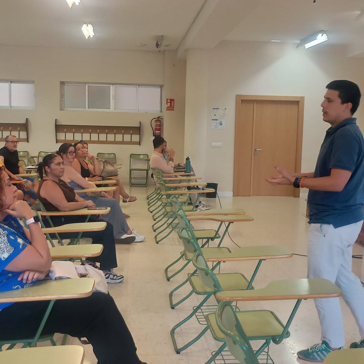 SanJoseMalaga's tweet image. #FP - Recibidas las familias de FP Grado Básico y 1º FP Grado Medio en el salón de actos.

La directora académica y el jefe de estudios de la etapa presentaron el curso ante las familias.

Un paso más en nuestra apuesta.

#FPEnSanJosé #LibresParaServir #SanJoséMálaga