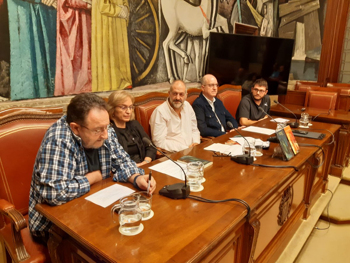 Ayer comenzamos las Presentazions paroleras en la DPZ de libros en aragonés en colaboración del Ligallo de Fablans y Gara d’Edizions y la participación de Elena Chazal y Chuan Carlos Marco <a href="/sevegodina/">sevegodina</a>