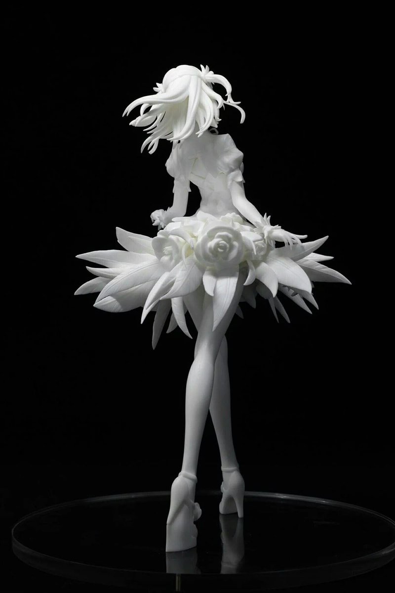 면크로키 1시간 반 쯤
예전보단 나음 장하다…
-그림자 좀 더 어둡게 하거나 깔끔하게 경계 잡아줬으면 좋았을 듯 (왼쪽 깃털, 치마의 꽃, 겹쳐진 다리)