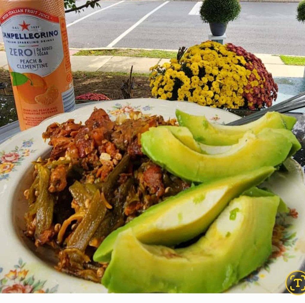 EveLkCuisine's tweet image. Best hard chicken dish  with okra hot and spicy with pigeon peas rice with veggies topped with avocados. Quench your thirst with a soft drink.#evelynedinner #authenticcuisine #deliciousmeal #healthydelight #yummy #😋 😋 😋 😋 😋 😋  #bonappetit #excellentchef #excellentprep  #