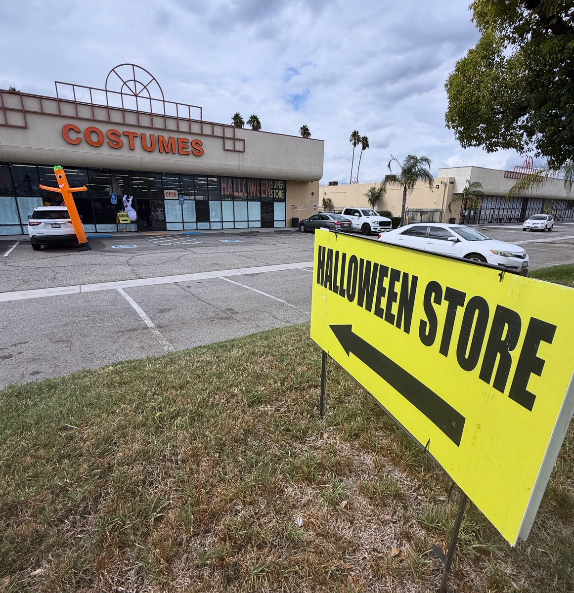 HalloweenSuper's tweet photo. Phantom Halloween- NOW OPEN
1520 South E St. San Bernardino, Ca
(909) 383-4666

#SanBernardino #inlandempire #halloween #halloweenstore https://t.co/kjPCbwn9zR