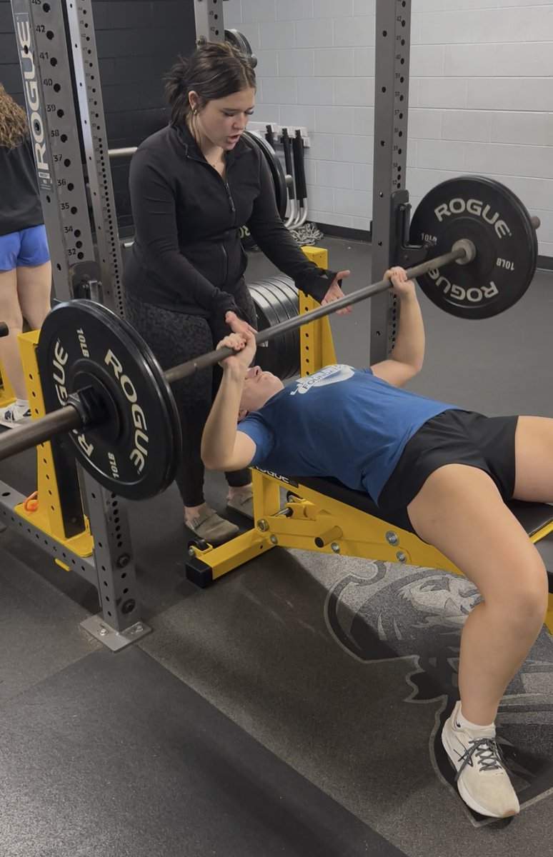 SanditeStrength's tweet image. Weightroom Wednesday!
Saturday I was able to watch cross country race at the Holland Hall meet. Yesterday they crushed some cleans and bench shown here, along with some accessory work not shown. Both boys and girls teams working hard this year. Tomorrow they are at the BTW meet