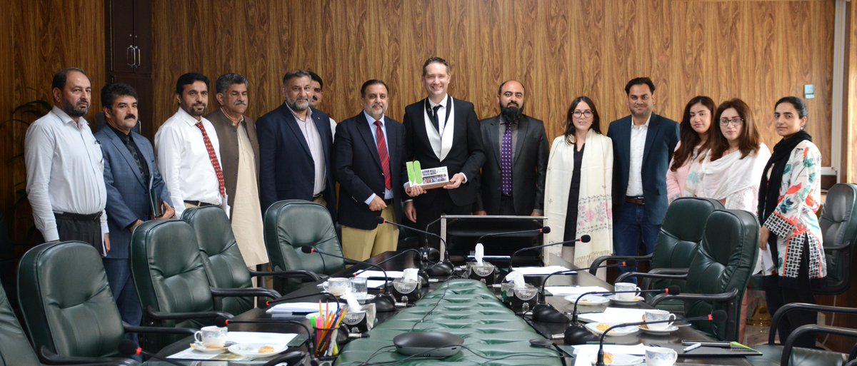 bramaccimmyt's tweet image. #Pakistan-@CIMMYT have a strong, historic partnership that is key for food security &amp;amp; agricultural innovation. 
 
A 2nd #GreenRevolution is underway, focusing on productivity, resilience, diversification, &amp;amp; commercialization.

Thanks, Amir Mohiyuddin, Federal Secretary @MoNFSR