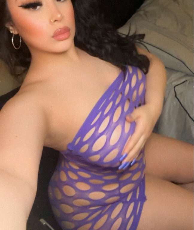 urfavEmiliaa's tweet photo. bored, anyone wanna hangout? #massfreaks #bostonfreaks #boston #meetup #meetups #MEETUPS #quincyfreaks #braintreefreaks #sellingcontent #nsfwtwt #latina https://t.co/jbIjgzCVrN
