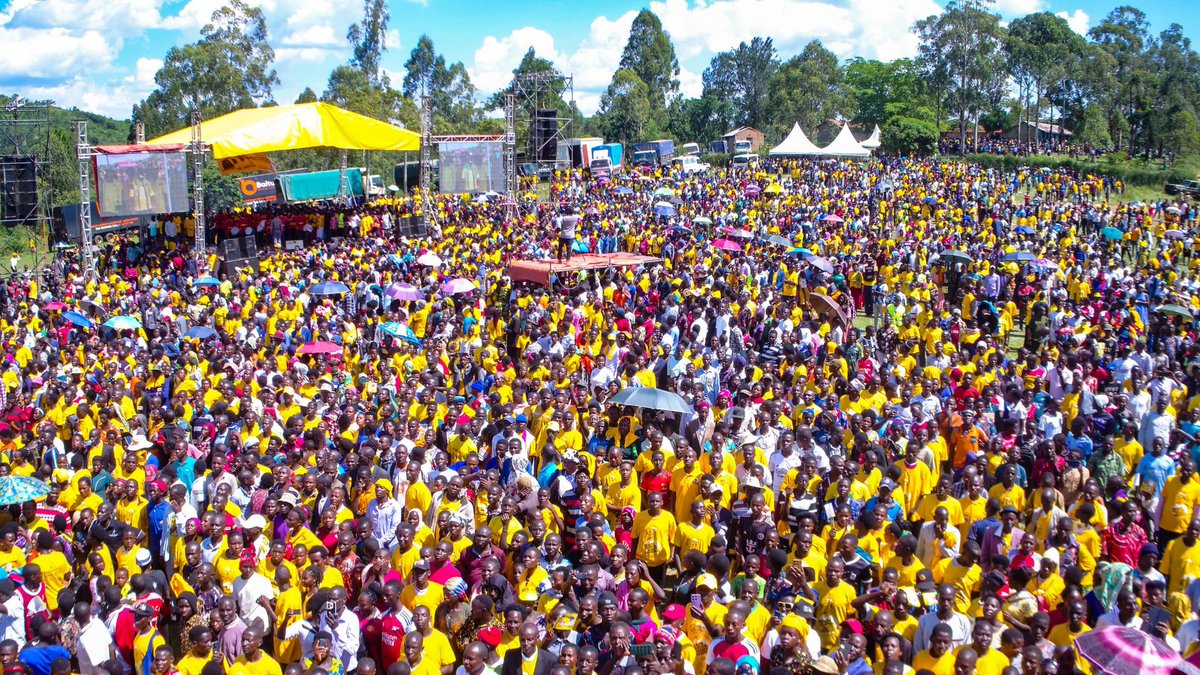 ChadrackLisa's tweet photo. @KagutaMuseveni The youth don't like Mzee is just a mindset, look at how Mzee is loved home and away! https://t.co/5u6RREp2I0