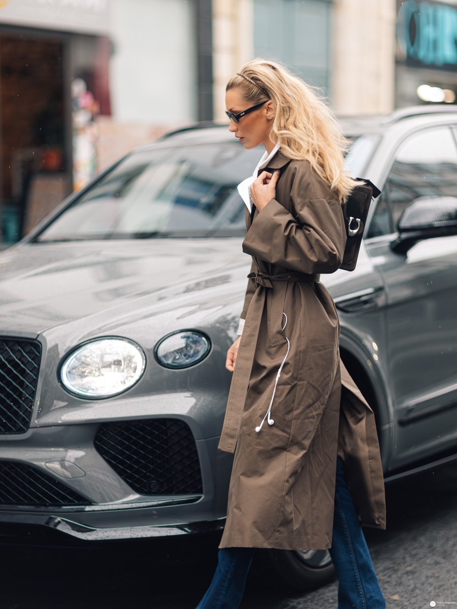 BHAmidias's tweet image. Bella Hadid arriving at a “mysterious project” in Paris today.