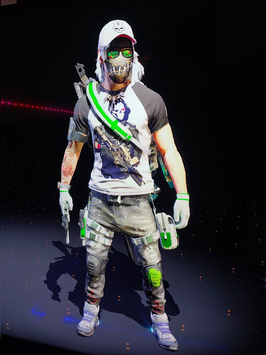 RLongeron's tweet photo. @rogue_gold love ur outfit 💀 https://t.co/LkSEHgPWSx