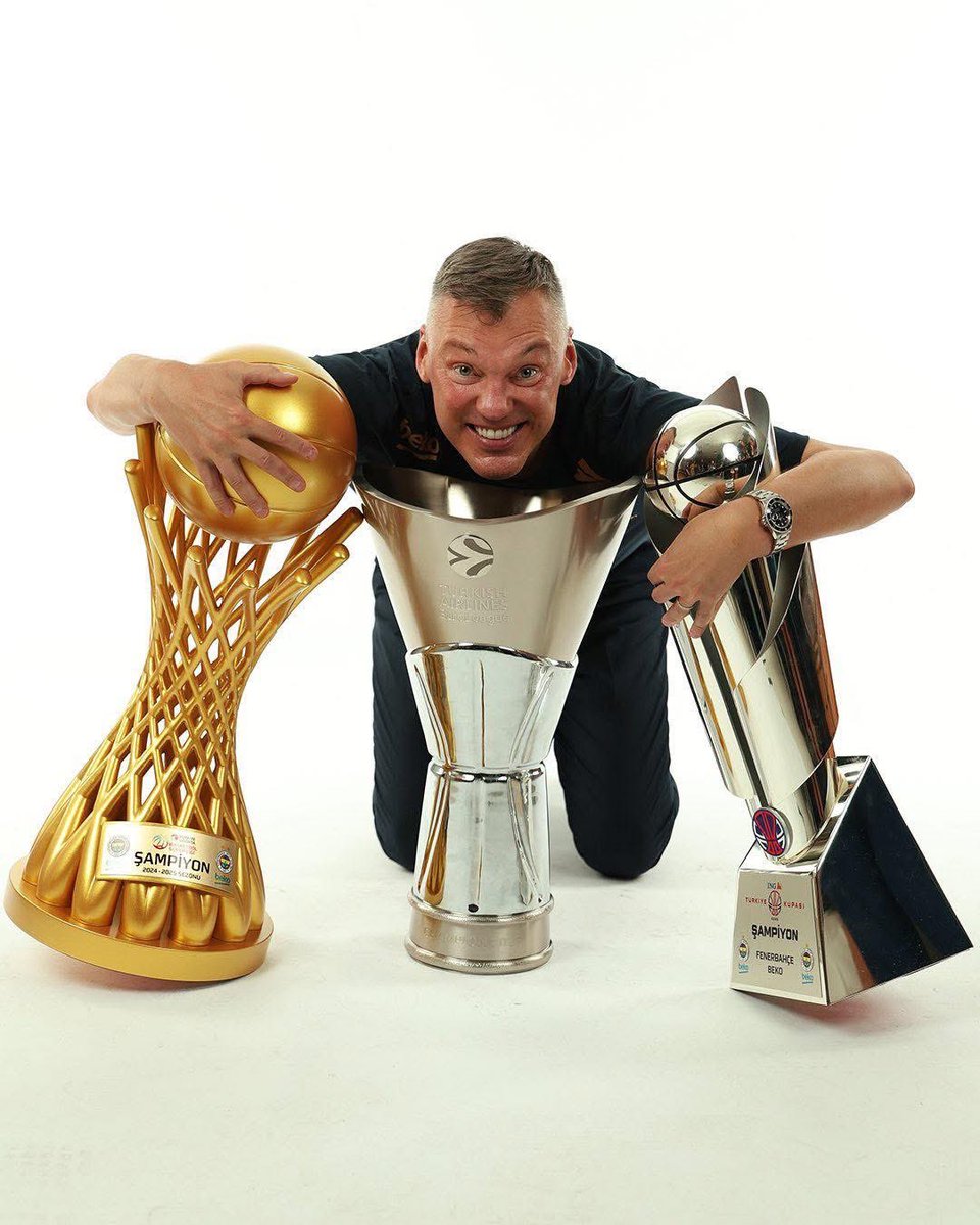 Jasikevicius yönetiminde Fenerbahçe👇

🏆 EUROLEAGUE 
🏆 Türkiye Ligi x2 
🏆 Türkiye Kupası x2 
🏆 Cumhurbaşkanlığı Kupası
🌟 EuroLeague Final-Four'u x2
🌟 EuroLeague Play-Off'u x2
🥇 EuroLeague Yılın Koçu
