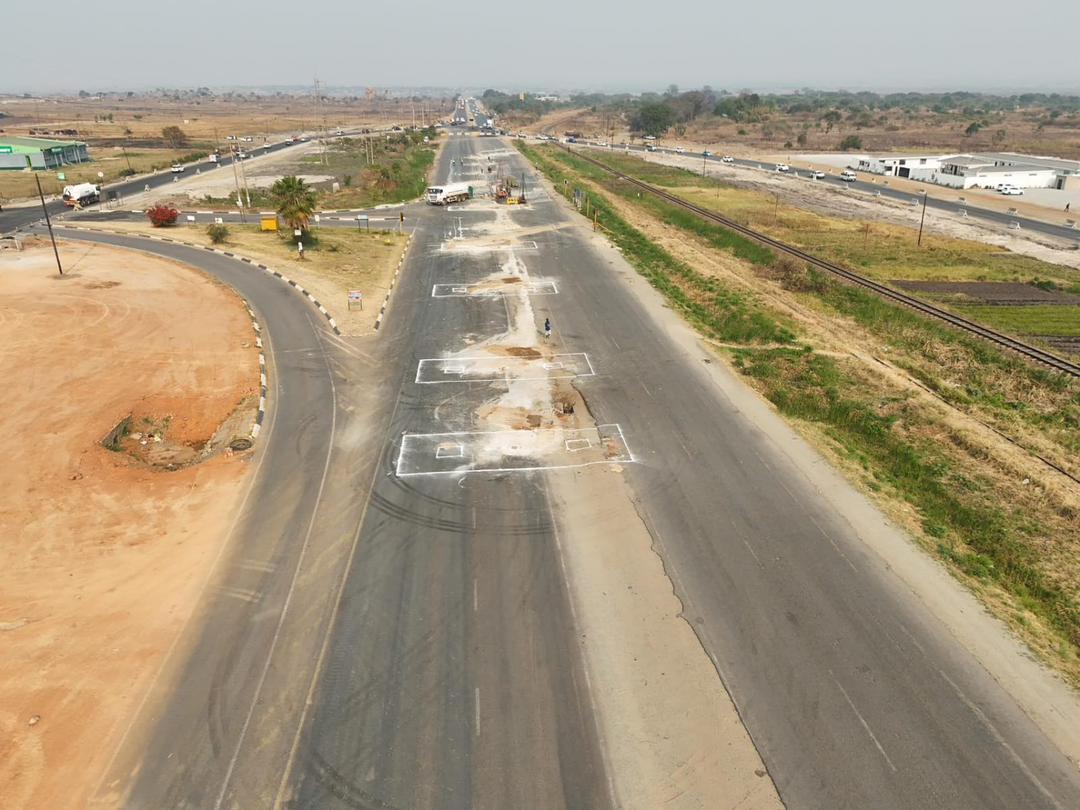 GarsonGive's tweet image. Setting out  for the foundations is in progress on Mabvuku Interchange Construction Project .

#MabvukuInterchange
 #KilometerbyKilometer
 #InfrastructuralDevelopment
 #ZeroToleranceToPotholes