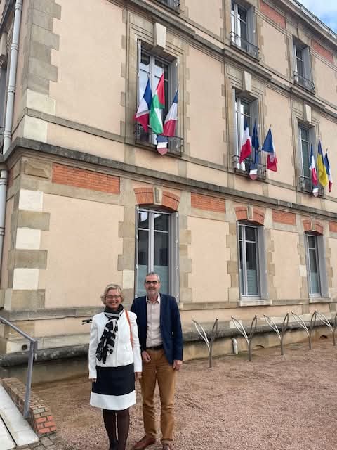 📢 Soutien à Pascal Perrin.<a href="/AlineJeudi/">Aline JEUDI-LEMOINE</a> était à Yzeure aux côtés de Pascal perrin, convoqué dm1 devant le tribunal administratif pour avoir hissé le drapeau palestinien en soutien à la reconnaissance de l’État de Palestine. #Paix #DeuxÉtats #Solidarité #Justice #PartiSocialiste