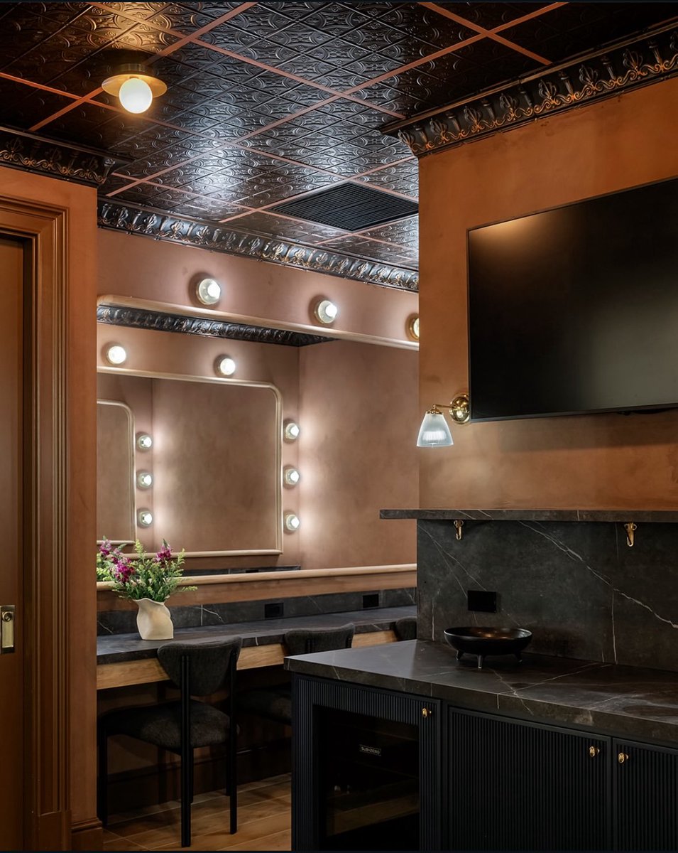 bk_moore's tweet image. Into the Barclays Center’s new backstage dressing rooms. Minimalism in design on its way out is a good thing.