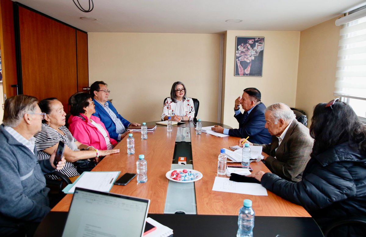 #IESSteInforma | <a href="/MercyMaldonado_/">Mercy Maldonado</a>, vocal suplente de los Asegurados, se reunió con la Asociación de jubilados y exempleados del <a href="/IESSec/">IESS</a> para tratar atención en salud, derivaciones y mecanismos de priorización para jubilados.

¡A través de mesa de trabajo promovemos la atención