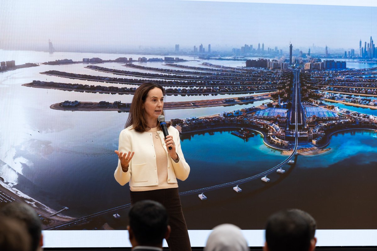 50 Chief AI Officers from 40+ UAE government agencies met with US business leaders in San Francisco to advance AI partnerships. The UAE's national Chief AI Officer program drives public sector innovation while forging the future of #UAEUSA technology collaboration.