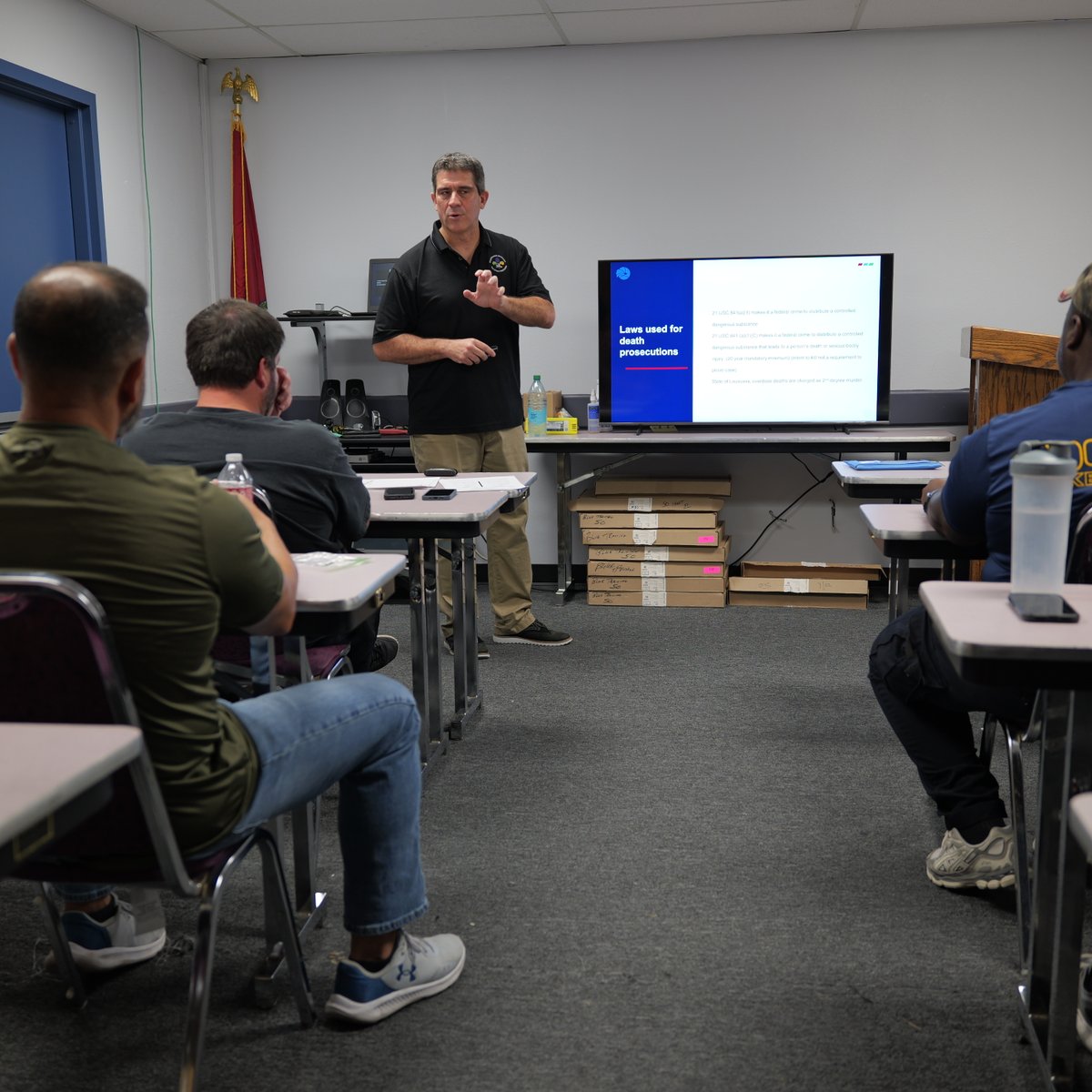 #DEA New Orleans' FORT Group Supervisor Larry Johnson is training the <a href="/KennerPolice/">Kenner PD</a> today on #fentanyl overdose response. Equipping our LE partners with this vital knowledge is a key part of our strategy to save lives. #TogetherWeCan #Training #SaveLives
