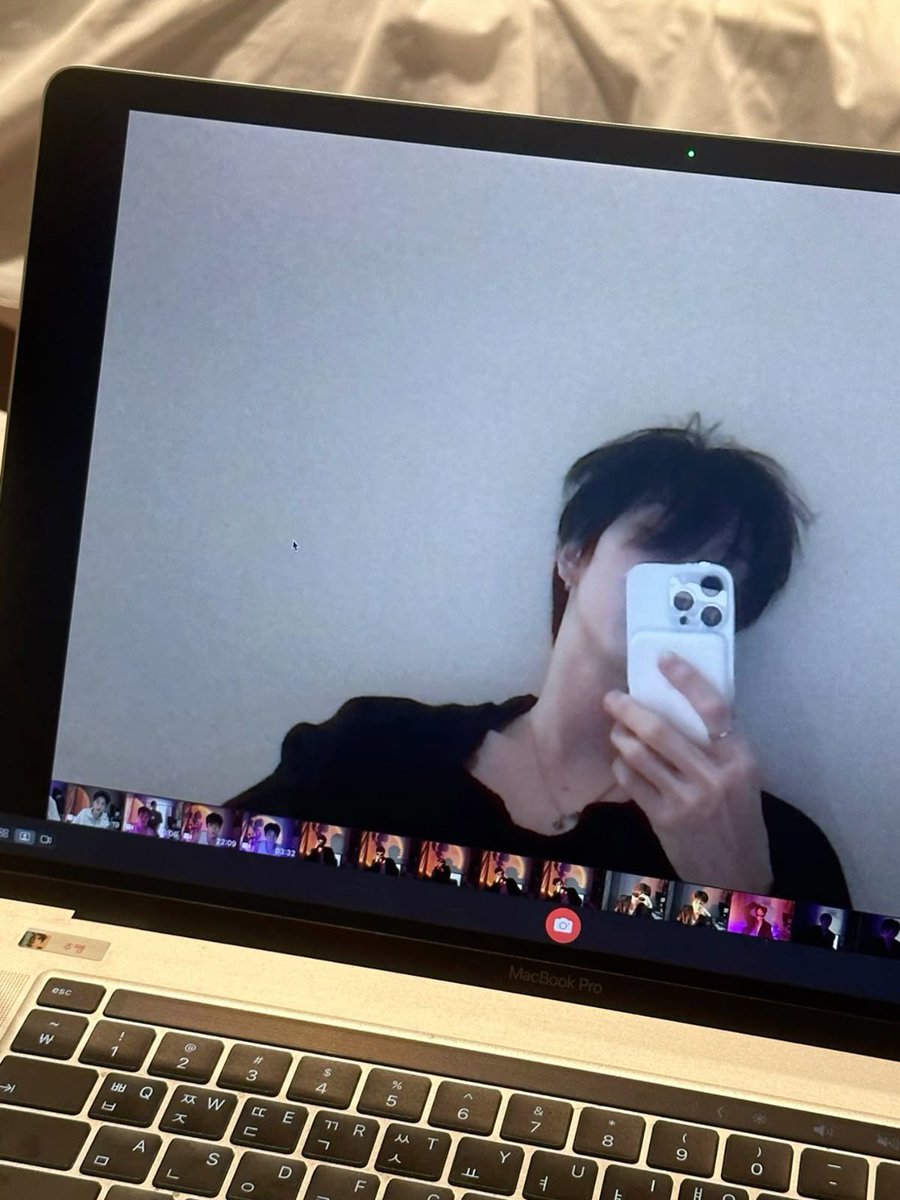 punkdsaturn's tweet photo. happy hump day friends. been busy making funky sounds on my silly lil computer, maybe you’ll hear it in a future release. i hope everyone is doing well https://t.co/WMGs2vvG5v