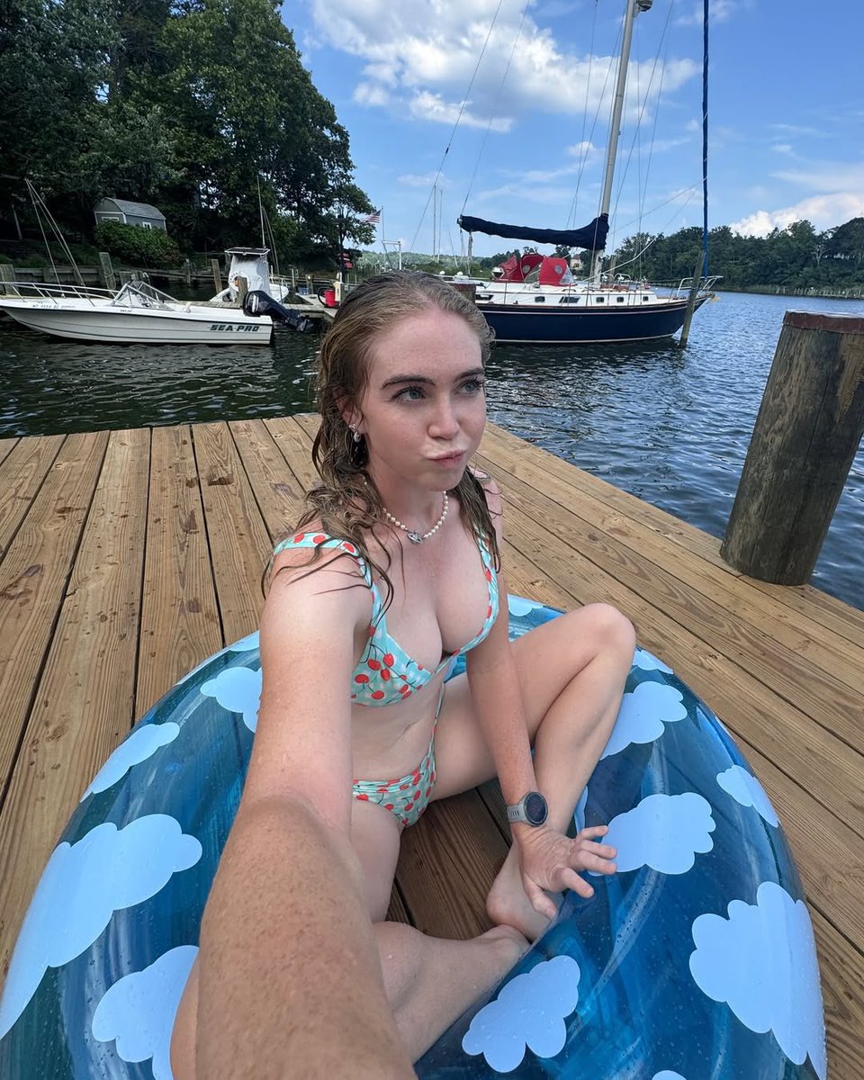 GraceCharis762's tweet image. Let’s go swimming 🏊