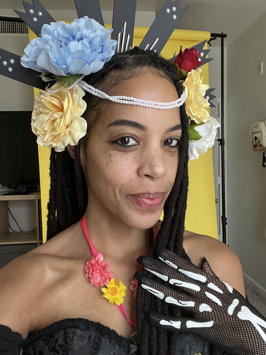 (for real Thalita fans only) Almost forgot I had this cosplay. I think it’s time to do it again but this time I’ll remember to wear the earrings 💀 and attempt the makeup