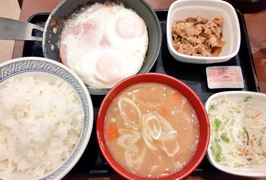 T_dayo1's tweet image. 朝ごはん🍚
吉野家【Wハムエッグ牛小鉢定食&amp;amp;豚汁変更】😋

#朝ごはん #朝食 #吉野家