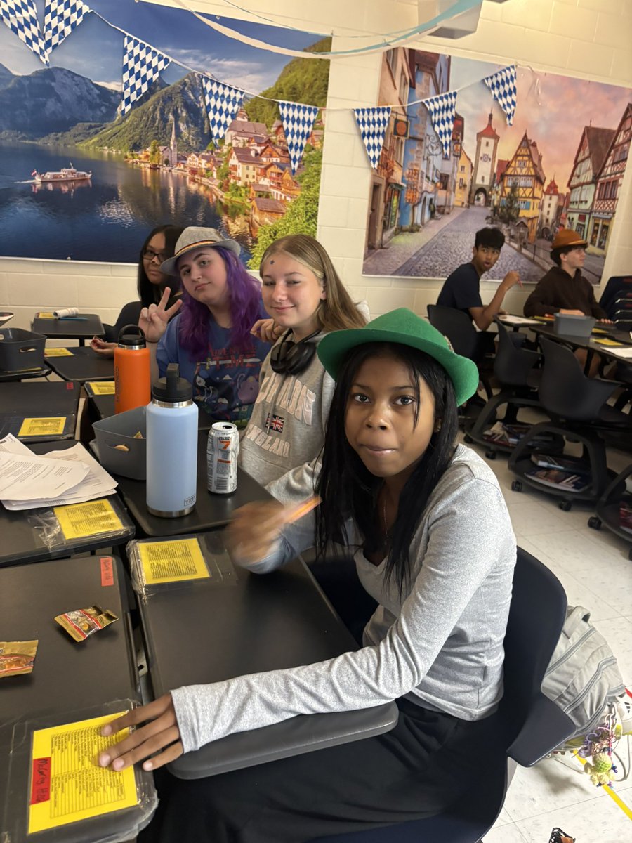 CHSWLanguage's tweet image. Frau McCarty organized an amazing activity for all German students to celebrate Oktoberfest . A fun-filled day honoring German culture, traditions, and festivities!