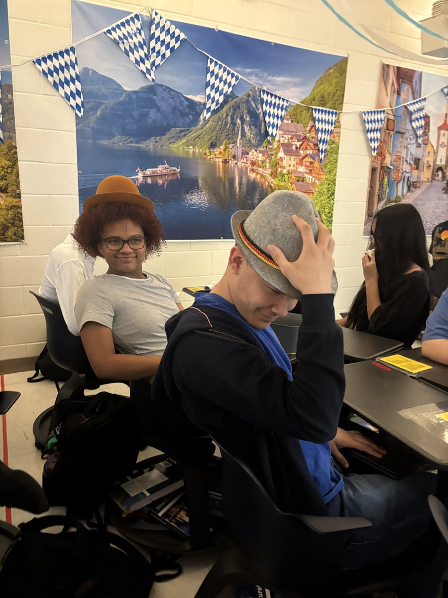 CHSWLanguage's tweet image. Frau McCarty organized an amazing activity for all German students to celebrate Oktoberfest . A fun-filled day honoring German culture, traditions, and festivities!