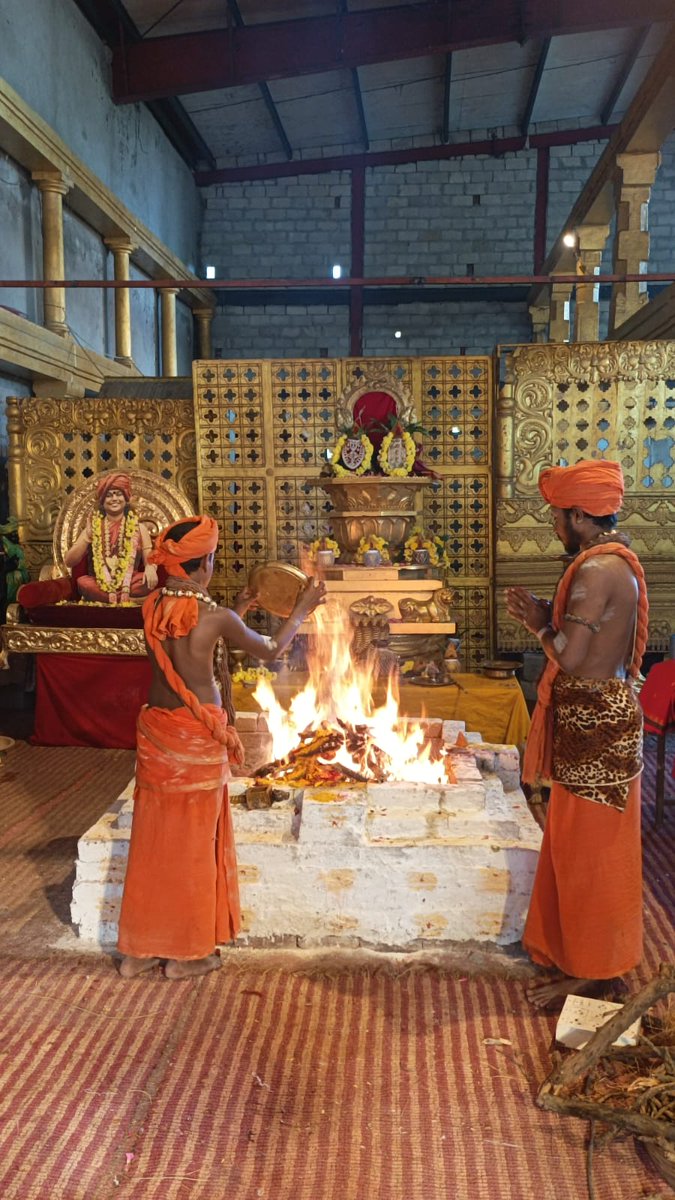 SriNithyananda's tweet photo. 🔥✨ Navaratri 2025 – Day 03 | Chandi Homa at Adi KAILASA Nithyananda Sarvajnapeetham✨🔥

The sacred Chandi Homa was performed at Adi KAILASA | Nithyananda Sarvajnapeetham, invoking Devi Chandi, the primordial Cosmic Mother who destroys all negativities and blesses devotees with courage, clarity, and auspiciousness.

Performed with the highest Agamic integrity, the Chandi Homa clears negativity (Sathru Samhara), awakens Kundalini Shakti, and infuses seekers with Devi’s fierce compassion and protective energy.

#Navaratri2025 #ChandiHoma #AdiKailasa #Nithyananda #Devi #KAILASA #Navaratri
