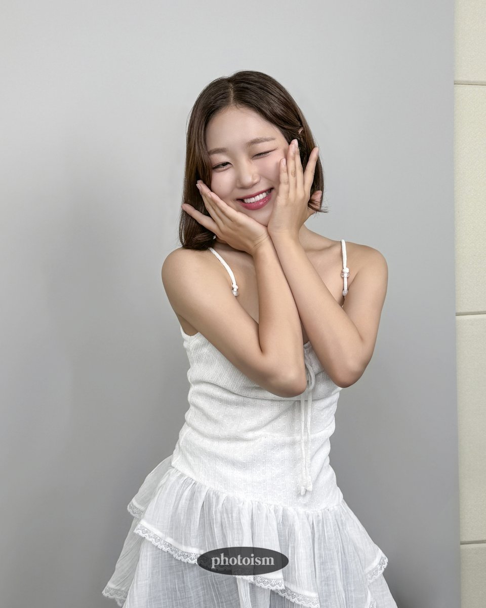 PHOTOISM X Ha Na Im Hong

홍하나임 비하인드 선물 도착 🎁

열정 배우 ❤️‍🔥 하나임
포토이즘을 접수해버리셨다 💥

상큼 포즈도 꿀꺽 소화 완료 !

. ʕ⑅˶>⤙<˶ʔ
ପ(  づ  づ )ଓ  🍋

#포토이즘 #홍하나임

ONLY IN PHOTOISM