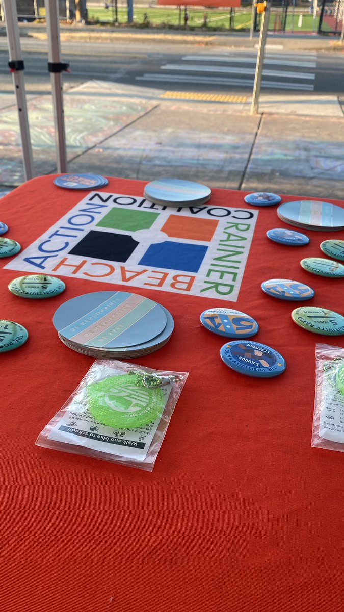 IRobersone's tweet photo. A scatter of creativity, a blossom of colors to create the visibility, our activation.4:30-7:30 come join us at lake Washington apartments @rainierbeach #rainierbeach #Rbac https://t.co/5pERxmNk7K