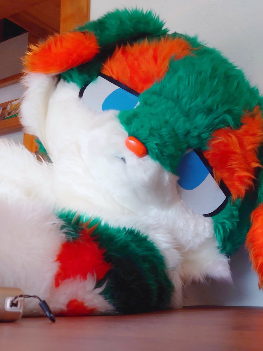 いぬと一緒にダラダラしない？🐕✨
#FursuitEveryday