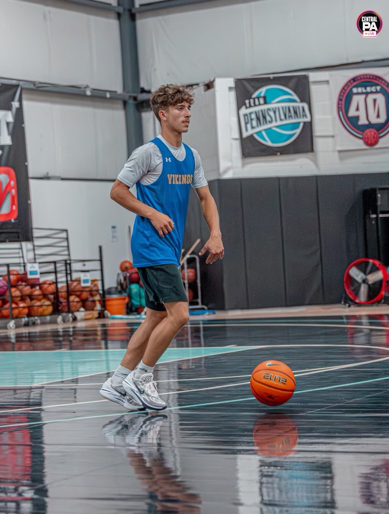 TheRoadPrepAca1's tweet image. Road to the Season High School
Fall League:  Day 1
Game 1: POG Alijah Cooper 22 points
CD Esst win vs N Lebanon

Game 2: POG Andrew Via 11 points &amp;amp; Elsir Gibson 13 points 
N Lebanon win vs Dieruff

Game 3:  POG Amryn Chase 18 points CD East win vs Dieruff