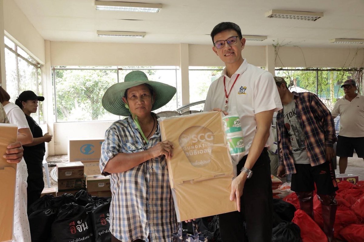 SCGFoundation's tweet image. มูลนิธิเอสซีจี SCG Distribution ร่วมกับ เพจอีจัน พร้อมเครือข่ายกัลยาณมิตร ส่งมอบถุงยังชีพ 100 ชุด เพื่อแบ่งเบาความลำบากและเติมกำลังใจให้พี่น้องผู้ประสบภัยในพื้นที่