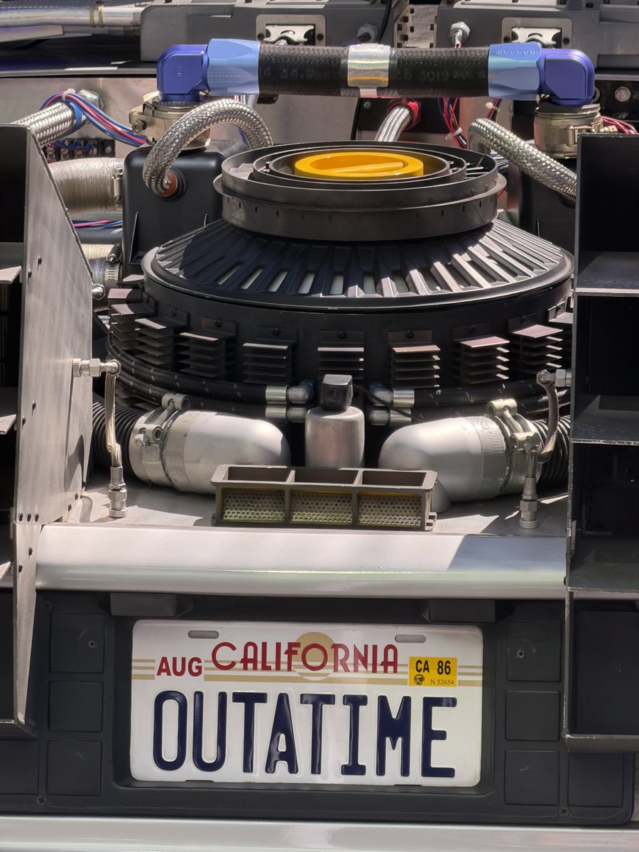 jimmygunawanapp's tweet image. #outatime