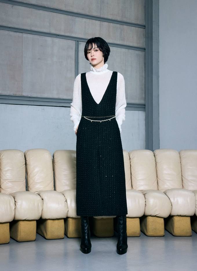 RatuBawel5's tweet image. High-end womenswear brand #MICHAA unveils its 2025 winter collection, a shining winter moment with muse #SongHyeKyo