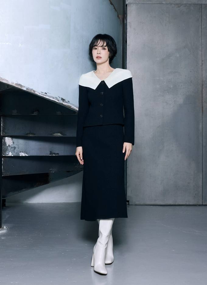 RatuBawel5's tweet image. High-end womenswear brand #MICHAA unveils its 2025 winter collection, a shining winter moment with muse #SongHyeKyo
