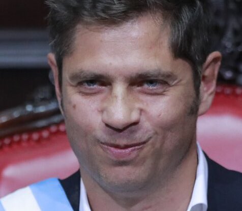 Rompían las pelotas con los viajes de Milei y el mogolico de Kicillof viajó a Estados Unidos sabiendo que habían 3 pibas desaparecidas (que terminaron descuartizadas) en su provincia.