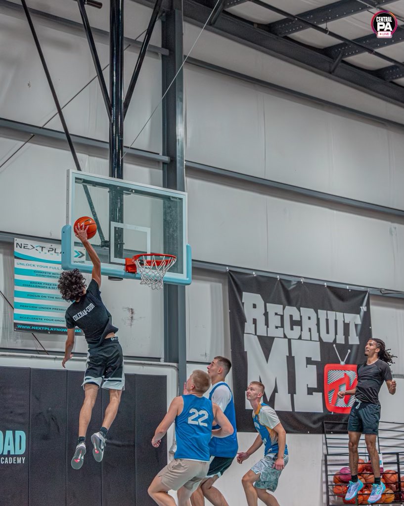 TheRoadPrepAca1's tweet image. Road to the Season Day 1 MVP

Mayson Coleman-Cobb of CD East 
26 points game 1 
22 points game 3 
**12 total 3s made on the night !