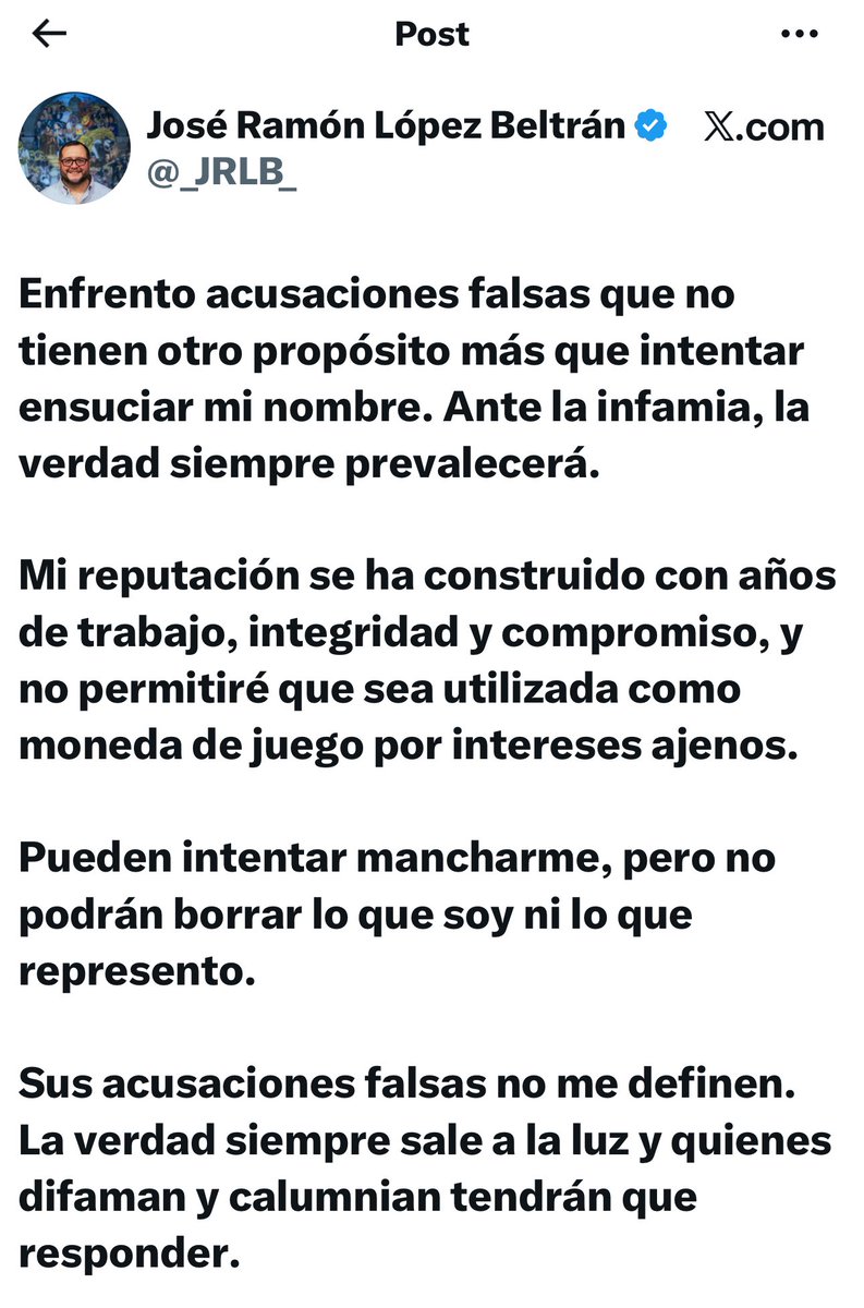 MariettoPonce's tweet photo. Su propio padre, López Obrador,  prefirió decir que la mujer de este gordo porno, era la que tenía dinero antes se aceptar que el hijo es un ratero, porque todos saben que es un huevón, bueno para nada y medio imbécil. https://t.co/rPhD59JjJG
