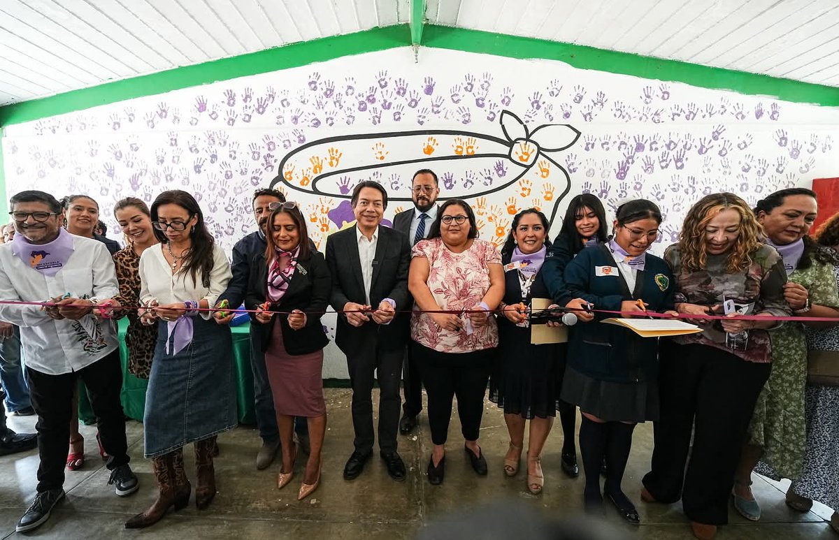 mario_delgado's tweet photo. Sumamos esfuerzos con la Secretaría de las @mujeresgobmx para, en unidad, combatir cualquier tipo de violencia contra las mujeres en las escuelas. 

Hoy emitimos, junto a la secretaria @CitlaHM, y la subsecretaria de media superior, Tania Rodríguez, la “Declaratoria de Cero Tolerancia a las Violencias Ejercidas en Contra de las Jóvenes y Adolescentes de los Planteles de Educación Media Superior”, que contempla 21 puntos que abordan violencia de género, sexual, psicológica y emocional.

Como nos ha instruído nuestra Presidenta @Claudiashein, las escuelas deben ser espacios seguros, libres, pacíficos, donde se respete la integridad de todas las adolescentes, jóvenes y mujeres; protegiéndolas y garantizando sus derechos.

Nuestro compromiso también es erradicar el silencio institucional que normaliza estas prácticas y promover una cultura de respeto, igualdad y convivencia pacífica entre adolescentes y jóvenes.