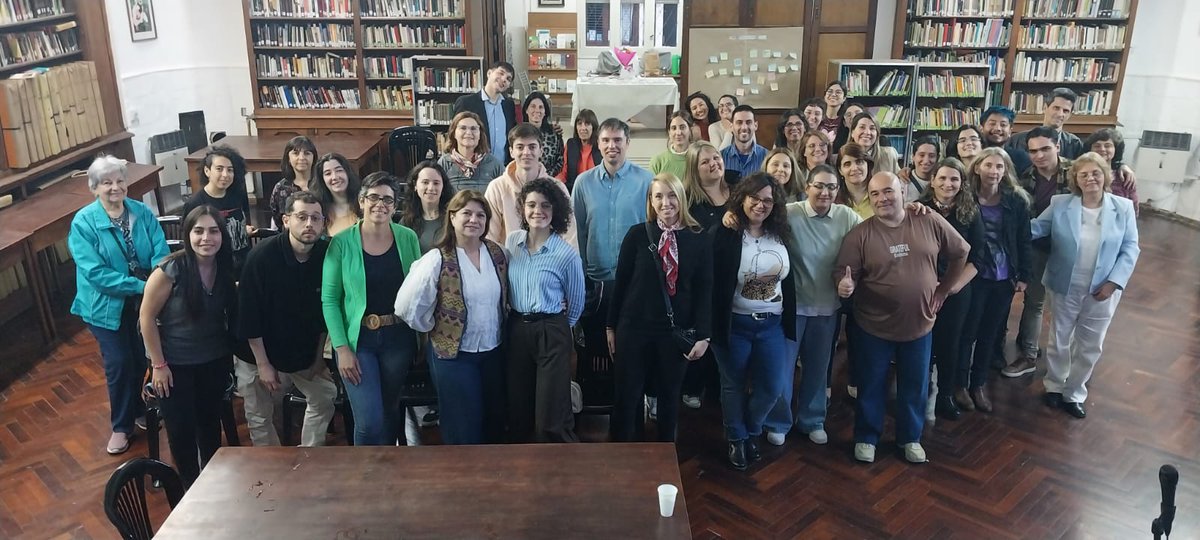 ABPR_Rosario's tweet photo. #DíadelBibliotecario en Argentina📚
El pasado 13/9 en la #Biblioteca de la Asociación de Mujeres de Rosario, la #ABPR llevó a cabo una jornada profesional para compartir experiencias, intercambiar ideas y fortalecer los lazos de nuestra comunidad. https://t.co/fTeIKbSVIY https://t.co/hXt5VZqUWS