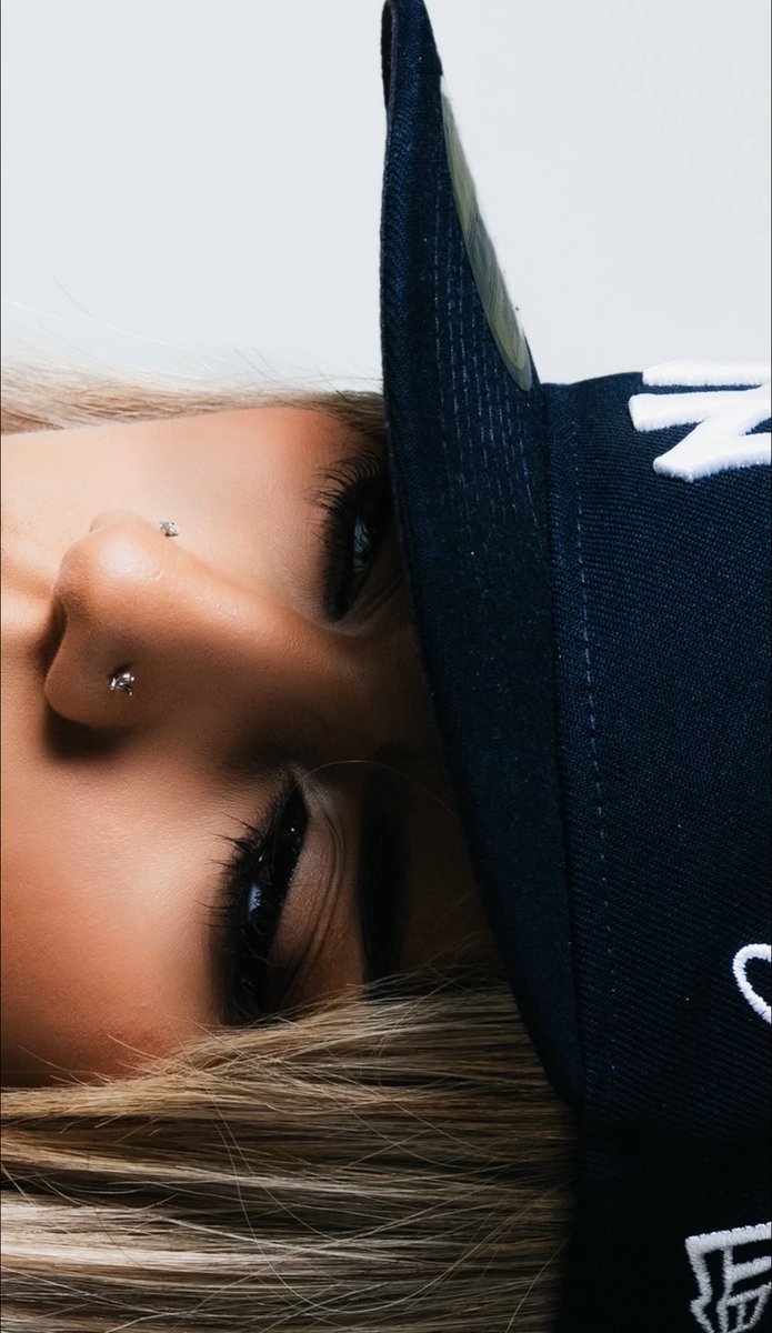 swfvanessa's tweet image. 미틴 칼리스님 화보 ㅈㄴ 아름다워서 너무기대돰