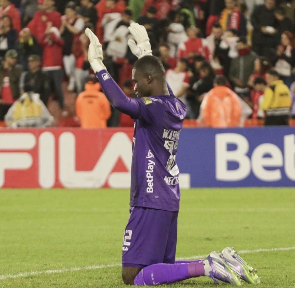 Y la ventaja de hoy es toda tuya, negrito hermoso. Qué re contra CRACK en el arco. 

Vas a ser inmenso, tienes unas condiciones magistrales. ¡Qué arquerazo, por el amor de Dios!