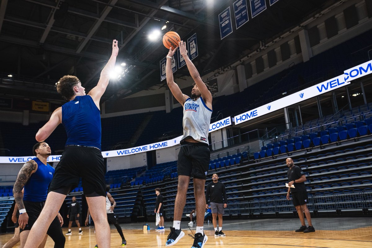 Dennis3DScott's tweet image. The wait is over! Patience, Hard work, Stay locked 🔒 in! 
#LeaveIt #QuickHands  🔥❤️🙏🏾😎