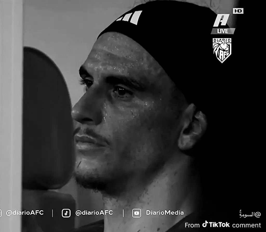 LEVAOS9's tweet image. الزلة الي ضيقت صدري وانا صدري وسيع
من واحدٍ ما كنت متوقع علي يزلها
لو انها ماهي منه قلت شرهاتي تضيع
 لكنها جت من قريب والدروب تدلها