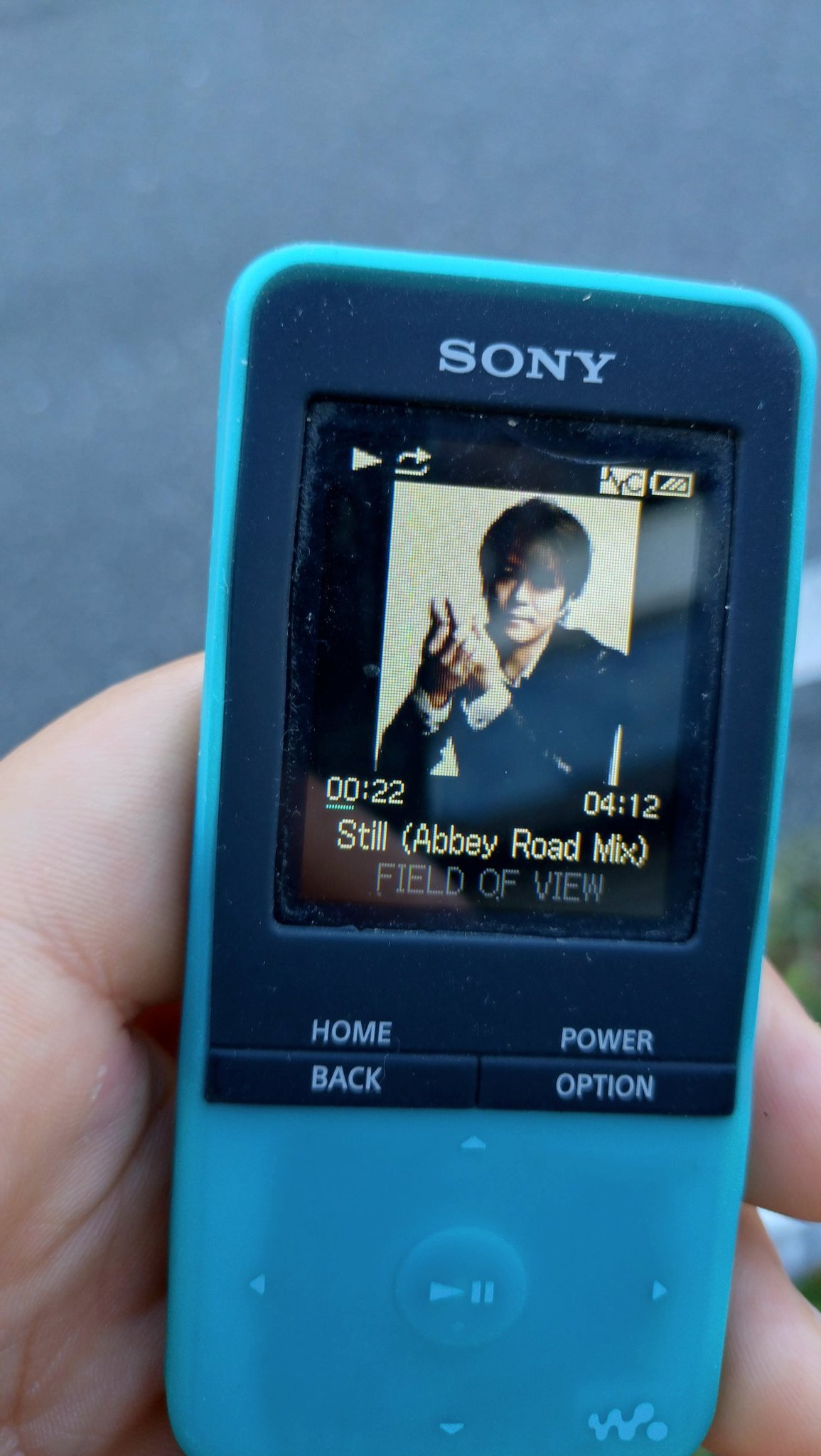 約30年前のB'zのサインです。家宝にしてたのですが熱烈なファンの方に譲ります LOVE PHANTOM: B'zの名曲紹介 | TikTok