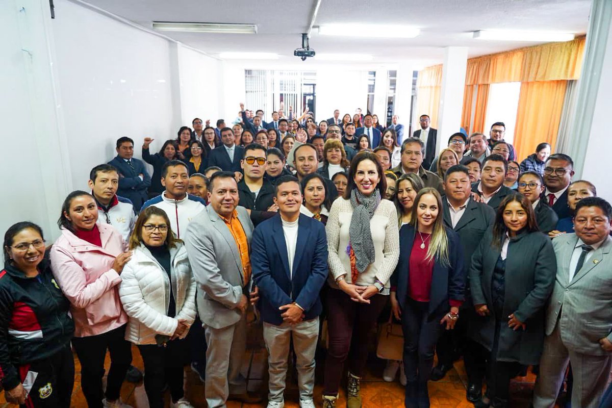 ✅ Además, la ministra <a href="/AlegriaCrespo/">Alegría Crespo Cordovez</a> mantuvo un conversatorio con profesionales de la educación sobre la Estrategia Tiempo para Ser Docente, que beneficiará a más de 130.000 educadores, reduciendo trámites administrativos. 👩🏻‍🏫👨🏻‍🏫 

#ElNuevoEcuadorImpulsa